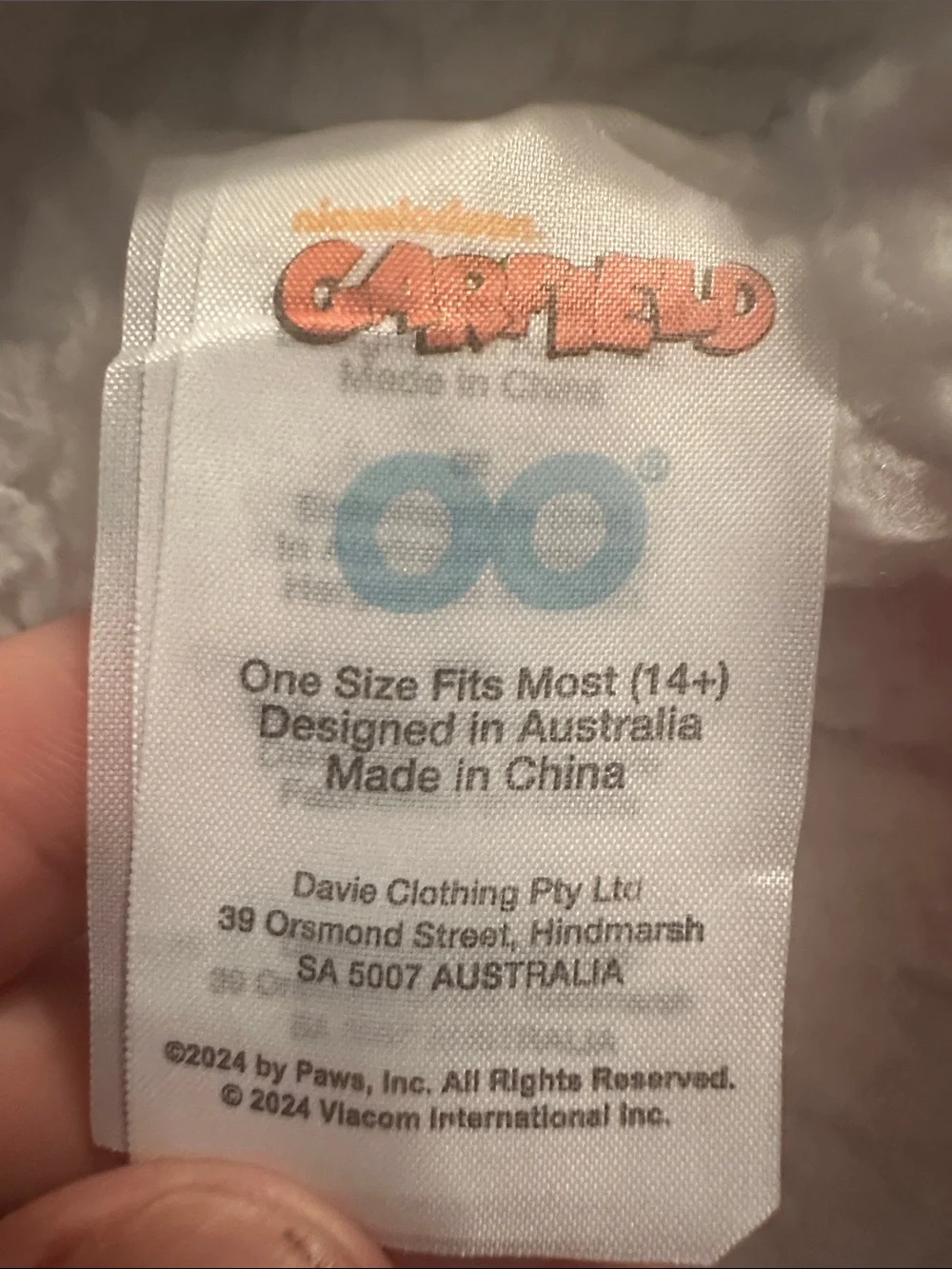 NWT Garfield Oodie wearable blanket with Pet Pouch